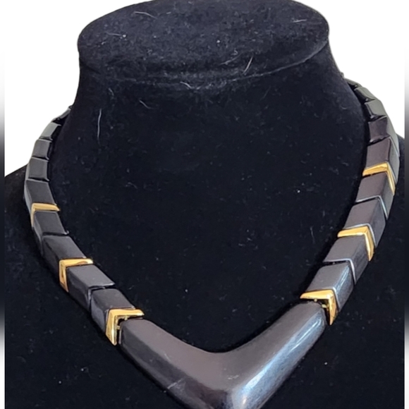 Napier Black Resin Chevron NAPIER statement necklace - Picture 8 of 8